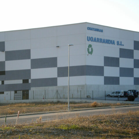 Nave Chatarras Ugarrandia en Salinas de Pamplona